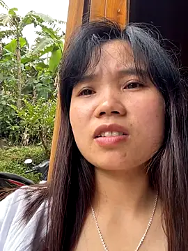 Snapshot of Ngoc-bbi chatting on 10.15.25 Ngoc-bbi online show from 10.15.25