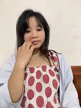 Snapshot of Ngoc-bbi chatting on 10.16.25 Ngoc-bbi online show from 10.16.25