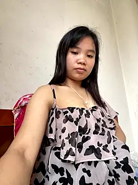 Snapshot of Ngoc-bbi chatting on 10.20.25 Ngoc-bbi online show from 10.20.25