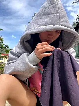 Snapshot of Ngoc-bbi chatting on 10.23.25 Ngoc-bbi online show from 10.23.25