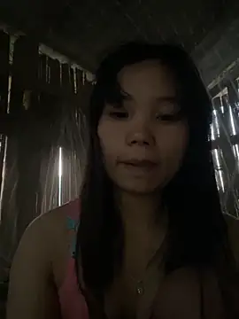 Snapshot of Ngoc-bbi chatting on 10.26.25 Ngoc-bbi online show from 10.26.25