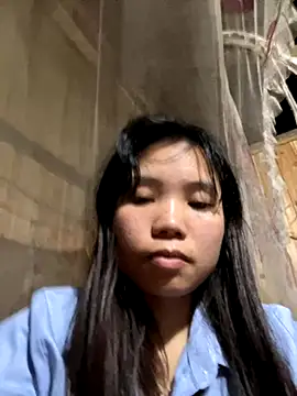 Snapshot of Ngoc-bbi chatting on 10.30.25 Ngoc-bbi online show from 10.30.25