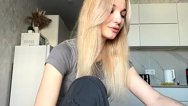 Snapshot of MycuteMolly chatting on 10.03.25 MycuteMolly online show from 10.03.25