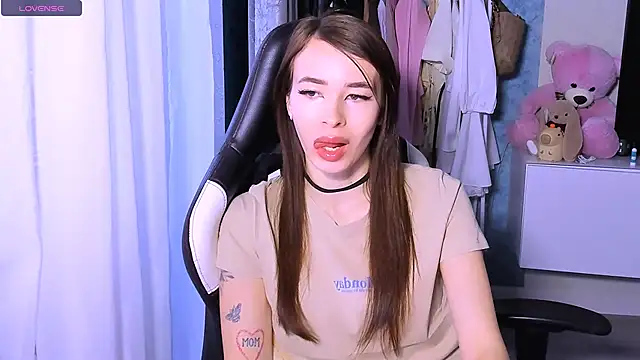 Snapshot of ZoyaMill chatting on 09.20.25 ZoyaMill online show from 09.20.25