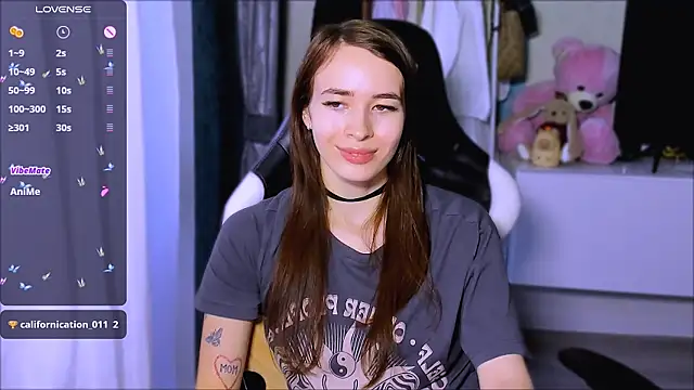 Snapshot of ZoyaMill chatting on 10.07.25 ZoyaMill online show from 10.07.25