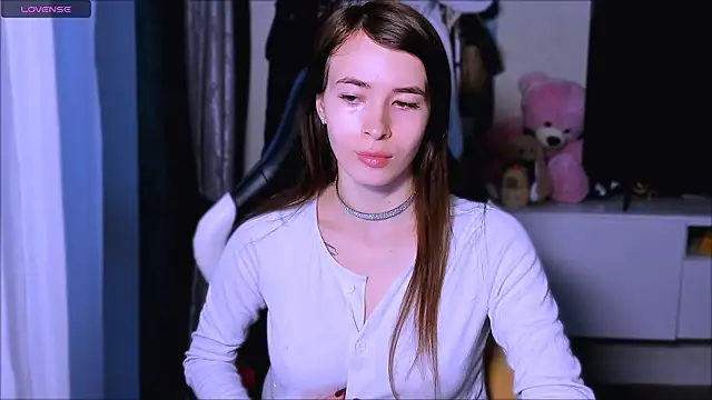 Snapshot of ZoyaMill chatting on 10.10.25 ZoyaMill online show from 10.10.25