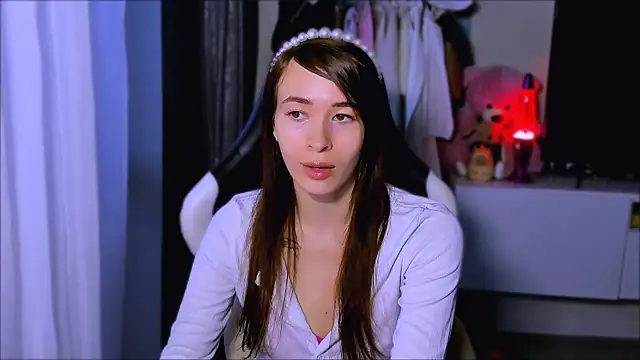 Snapshot of ZoyaMill chatting on 10.15.25 ZoyaMill online show from 10.15.25