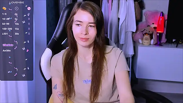 Snapshot of ZoyaMill chatting on 10.17.25 ZoyaMill online show from 10.17.25