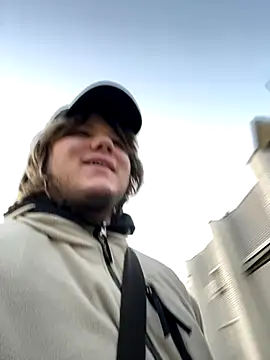 desiredude9 online show from 10.18.25