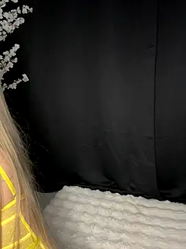 AubrieleRouj1 online show from 10.09.25