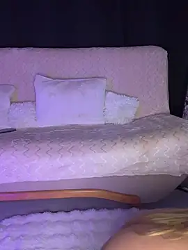 AubrieleRouj1 online show from 04.04.26