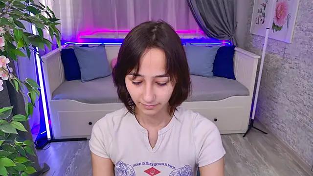 EmilySwonn online show from 09.18.25