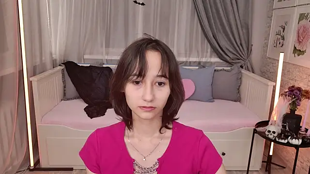 EmilySwonn online show from 10.28.25