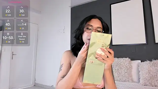 ErikaGil online show from 10.18.25