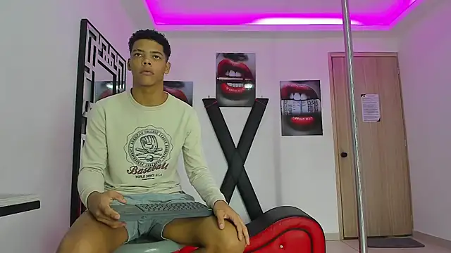 PRETTY FEM online show from 10.16.25