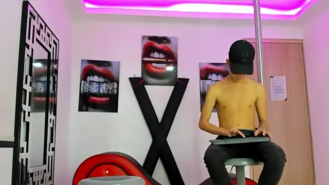 PRETTY FEM online show from 10.22.25