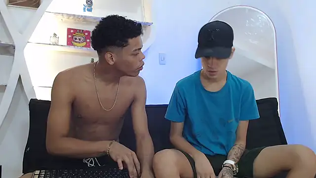 Snapshot of PRETTY_FEM chatting on 11.04.25 PRETTY FEM online show from 11.04.25