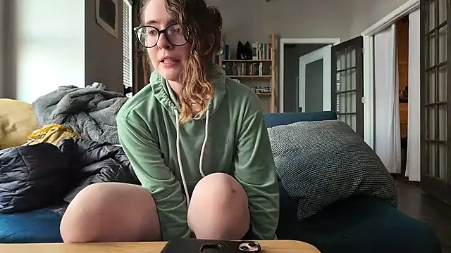 Snapshot of knottybunny chatting on 10.18.25 knottybunny online show from 10.18.25