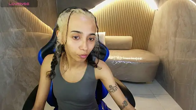 Snapshot of Agnis_ink_r chatting on 10.08.25 Agnis ink r online show from 10.08.25