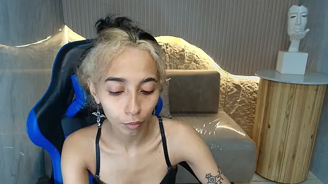 Snapshot of Agnis_ink_r chatting on 10.21.25 Agnis ink r online show from 10.21.25