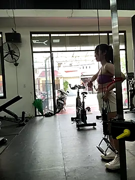 strawberry-ni online show from 10.16.25