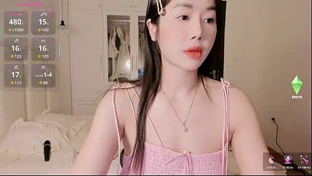 strawberry-ni online show from 10.20.25