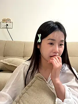 strawberry-ni online show from 11.02.25