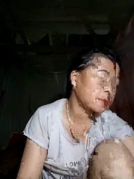 Snapshot of Sa2mh20 chatting on 10.15.25 Sa2mh20 online show from 10.15.25