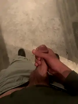 Snapshot of Itabig chatting on 10.28.25 Itabig online show from 10.28.25