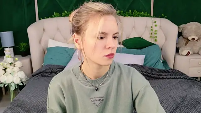 KiaraRolls online show from 10.17.25