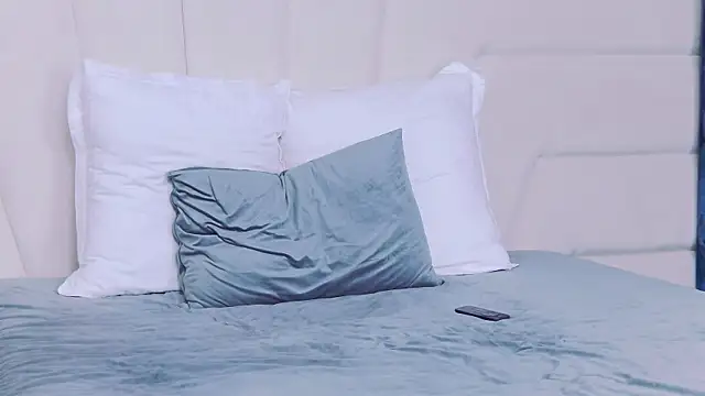 Snapshot of GraceRous chatting on 10.11.25 GraceRous online show from 10.11.25