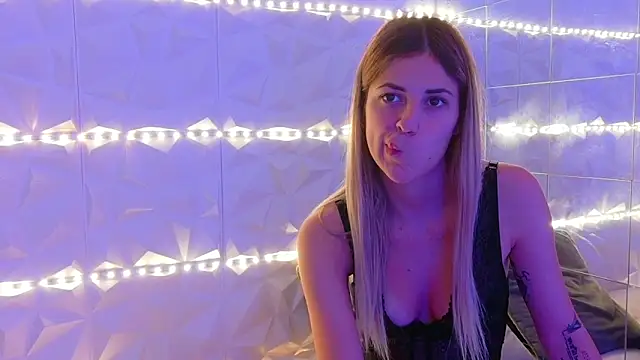 Aishha  online show from 09.23.25