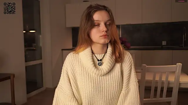 Snapshot of MandaReh chatting on 09.29.25 MandaReh online show from 09.29.25