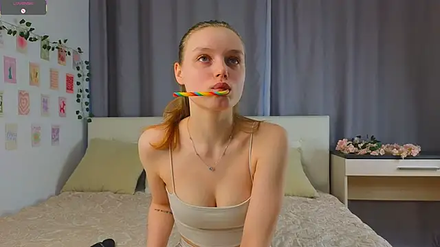 Snapshot of MandaReh chatting on 12.02.25 MandaReh online show from 12.02.25