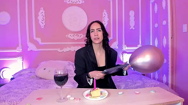 aitana johns online show from 10.22.25