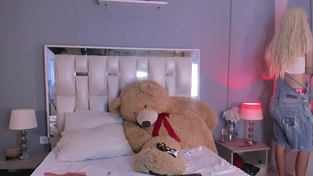 Darlyn tenderhot   online show from 12.18.25