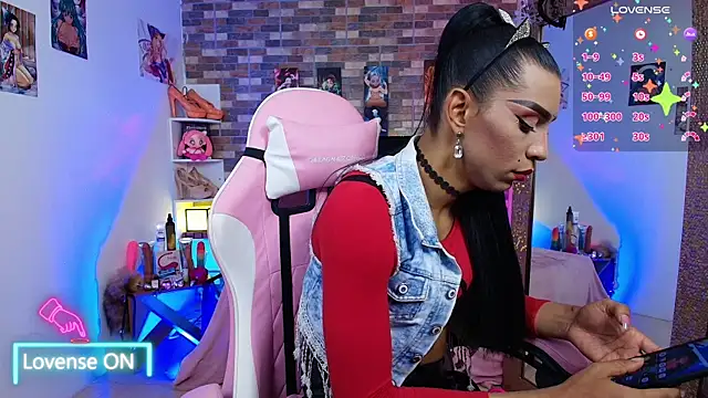 Snapshot of Starhott_ chatting on 09.23.25 Starhott online show from 09.23.25