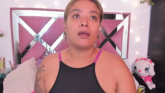 Snapshot of bellalumi chatting on 06.26.26 bellalumi online show from 06.26.26