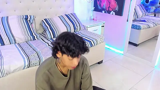 Snapshot of Thedoll_ethan7 chatting on 09.16.25 Thedoll ethan7 online show from 09.16.25