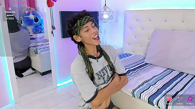 Snapshot of Thedoll_ethan7 chatting on 10.06.25 Thedoll ethan7 online show from 10.06.25