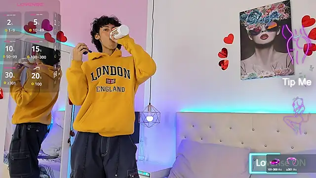 Snapshot of Thedoll_ethan7 chatting on 10.07.25 Thedoll ethan7 online show from 10.07.25