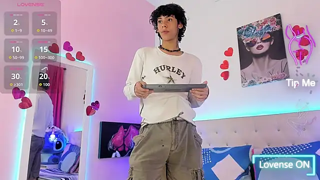 Snapshot of Thedoll_ethan7 chatting on 10.18.25 Thedoll ethan7 online show from 10.18.25