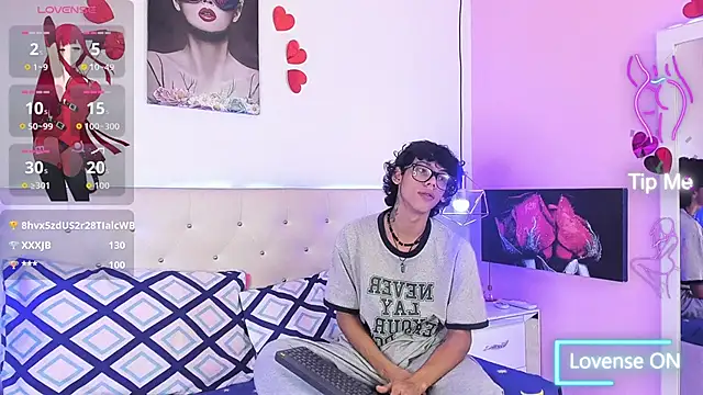 Snapshot of Thedoll_ethan7 chatting on 10.23.25 Thedoll ethan7 online show from 10.23.25