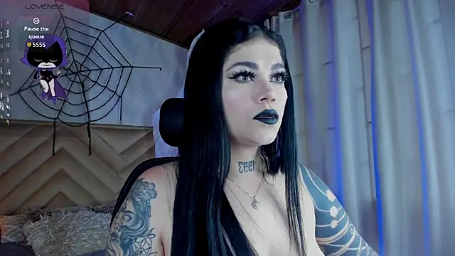 Snapshot of _raven_black chatting on 10.17.25  raven black online show from 10.17.25