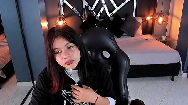 Julieth brown  online show from 10.11.25