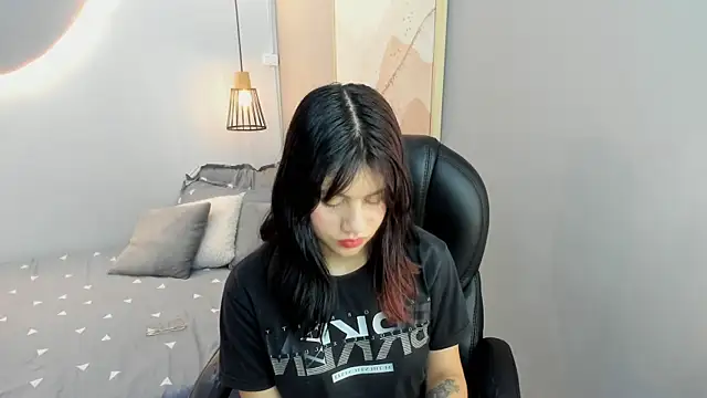 Julieth brown  online show from 10.18.25