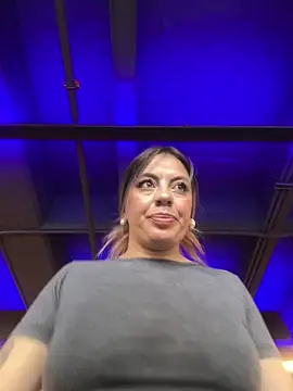 ArianaWil online show from 10.17.25