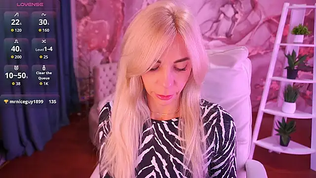 BellaRayyy online show from 11.15.25