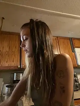 Snapshot of ittybittymeryssa chatting on 11.04.25 ittybittymeryssa online show from 11.04.25