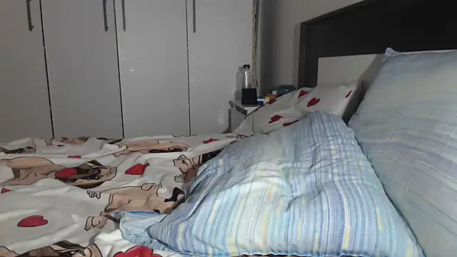 Snapshot of petite_danielle chatting on 07.18.26 petite danielle online show from 07.18.26